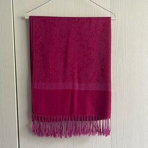 Vibrant pink/magenta pashmina with tassels.